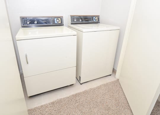 Washer/Dryer Hookups