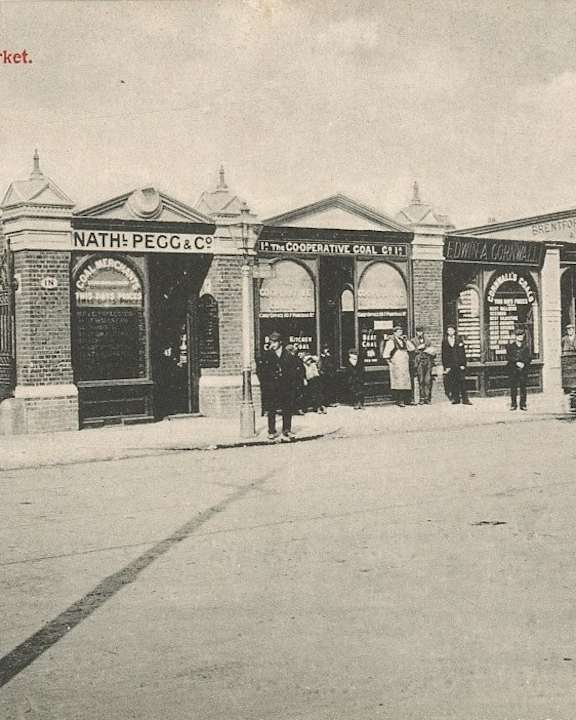 An old photo of the Brentford Market.