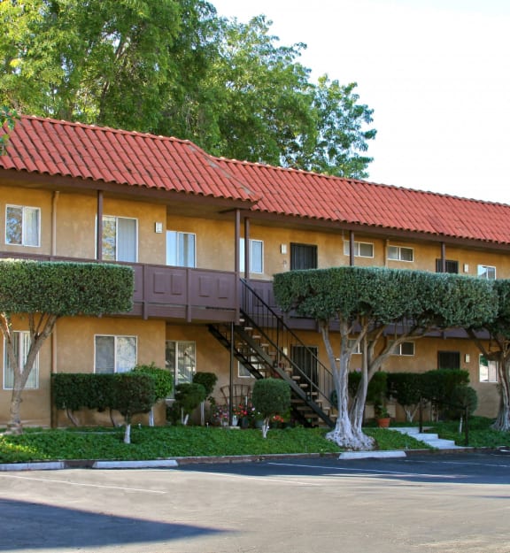 a picture of the leasing office at the whispering winds apartments in pearland