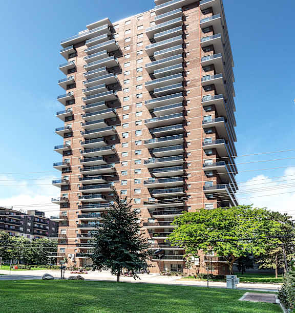 the building in which the apartment is located at 70 Park, California, L5G 1M5