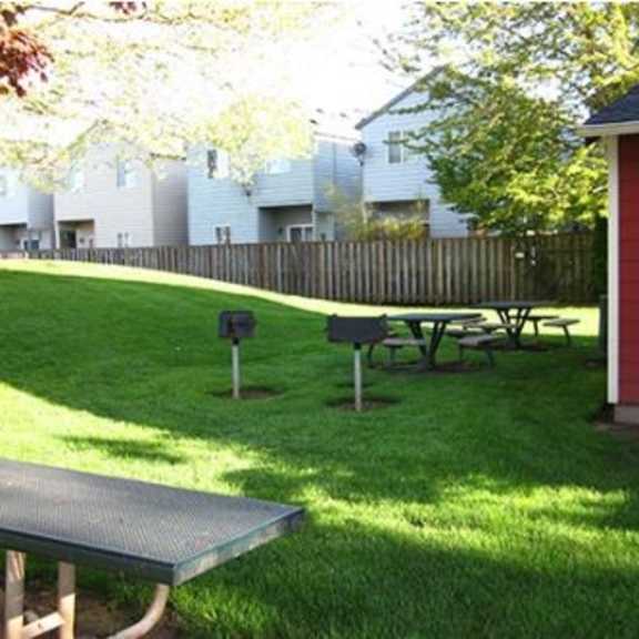elm park picnic tables