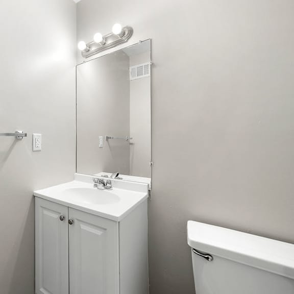 bathroom at bradford gwinnett townhomes, georgia