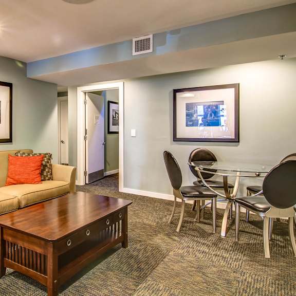 resident lounge at madison rockwood, ballwin