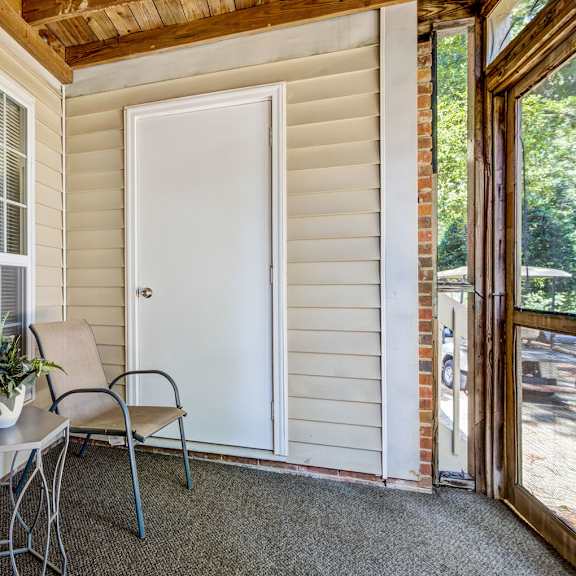 screened in patio at madison hunters glen, raleigh