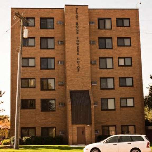 a brick building with the words "kipp airford" on the side.
