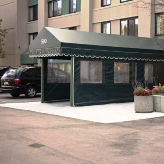 a green awning with the number 500 on it.