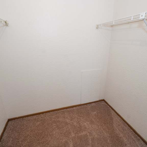 closet anderson apartments1160 e hopson