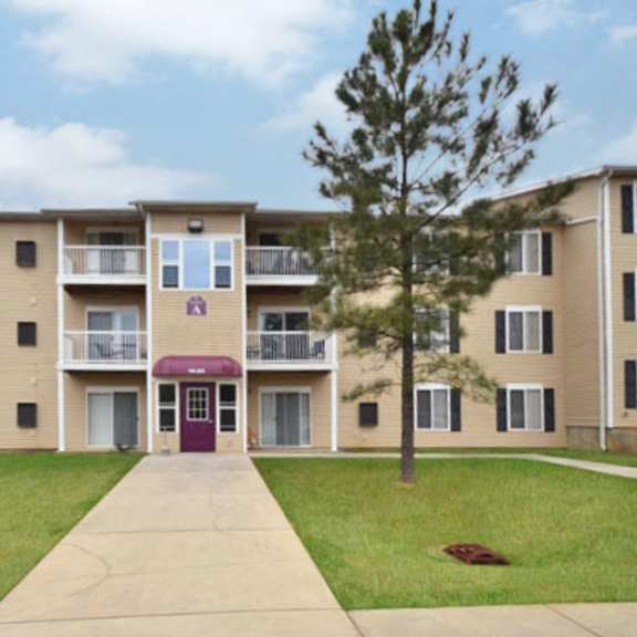 tree lined exterior view at kuder estates apartments, mrd conventional, warsaw