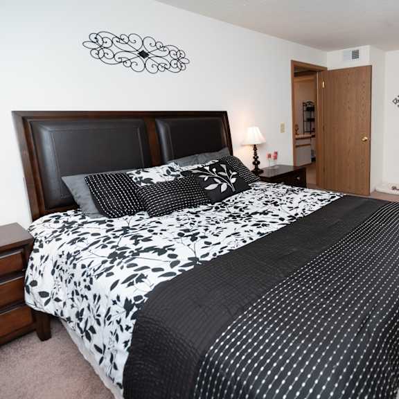 bedroom facing the entrance at boggan estates apartments in tupelo, ms