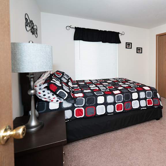 walking into bedroom at boggan estates apartments in tupelo, ms