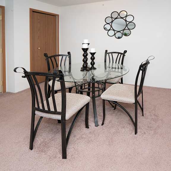 dining area at boggan estates apartments in tupelo, ms