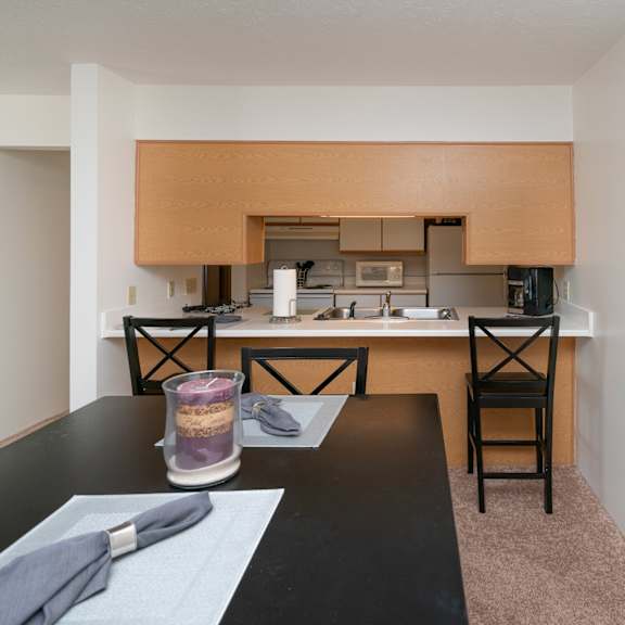 dining area with bar at crosswait estates in angola, in
