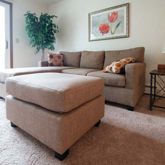 living area at custer estates in monroe, mi