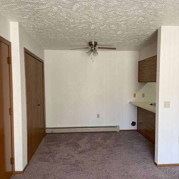 dining room huron apartments
210 etherington, mackinaw city, mi 49701