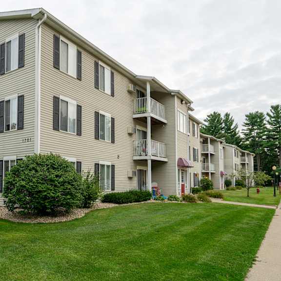 exterior at griffin estates 1721 bond street, niles, mi 49120