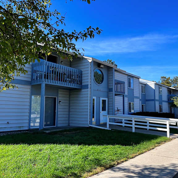 exterior huron apartments
210 etherington, mackinaw city, mi 49701