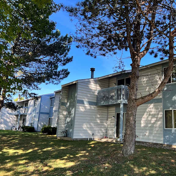 exterior huron apartments
210 etherington, mackinaw city, mi 49701