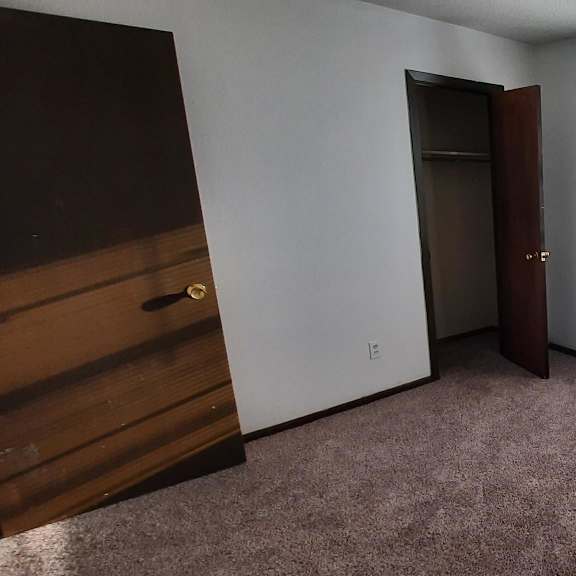 buckner apartments
920 w. commerce street, fairfield, tx 75840