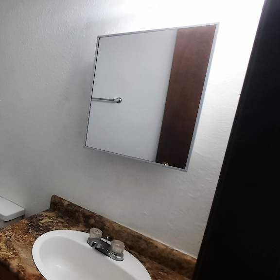 buckner apartments
920 w. commerce street, fairfield, tx 75840