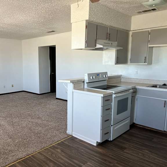 buckner apartments
920 w. commerce street, fairfield, tx 75840