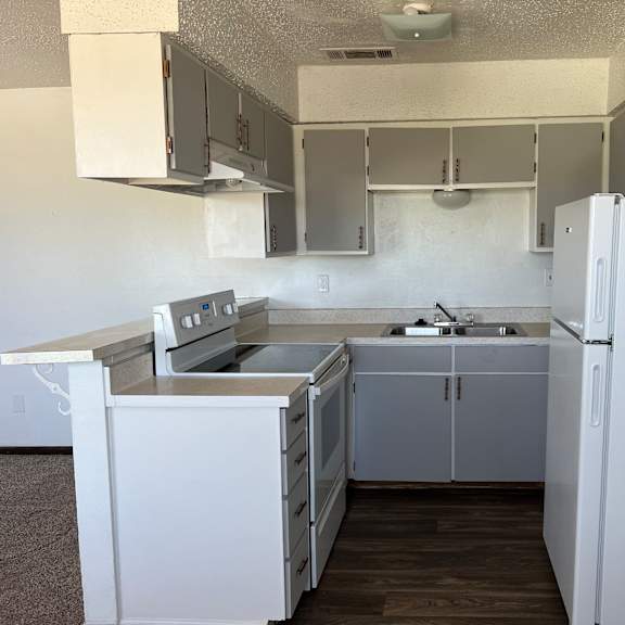 buckner apartments
920 w. commerce street, fairfield, tx 75840
