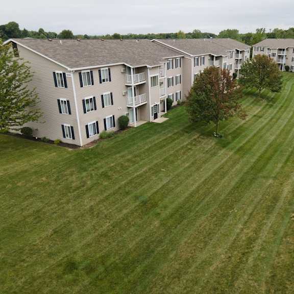 lush landscaping at kuder estates apartments, mrd conventional, warsaw
