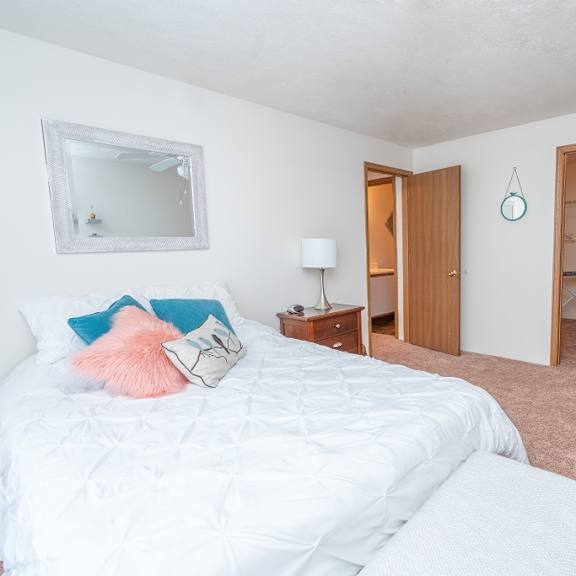 bedroom with closet at kuder estates apartments, mrd conventional, warsaw, in, 46582