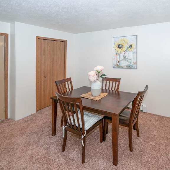 classic dining area at kuder estates apartments, mrd conventional, warsaw, indiana