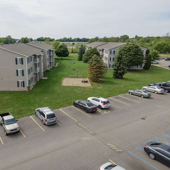 exterior view at nelson estates apartments,1815 raleigh ave, kendallville, in 46755