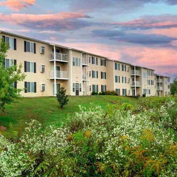 building exterior at boggan estates apartments in tupelo, ms