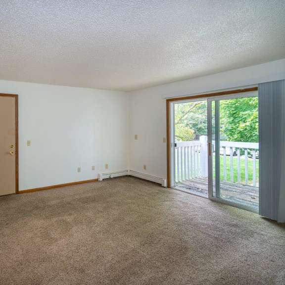 living room 40 glenn ave, qunicy, mi 49082