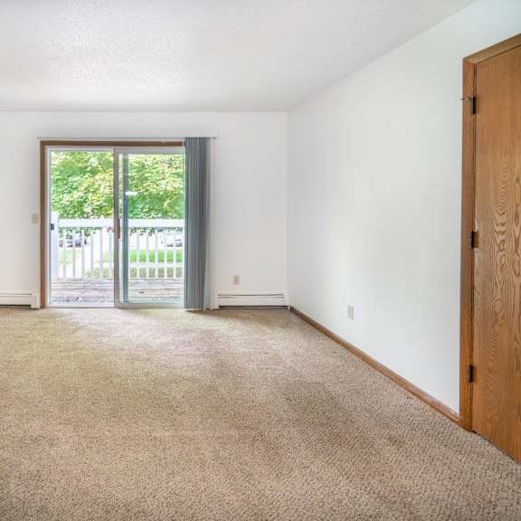 living room 40 glenn ave, qunicy, mi 49082