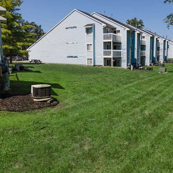 lush green outdoors at raleigh house apartments, mrd apartments, michigan