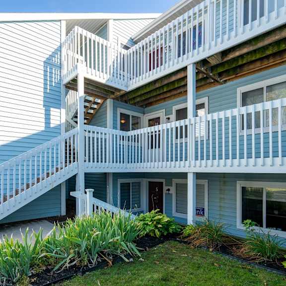 apartment exterior at raleigh house apartments, mrd apartments, east lansing