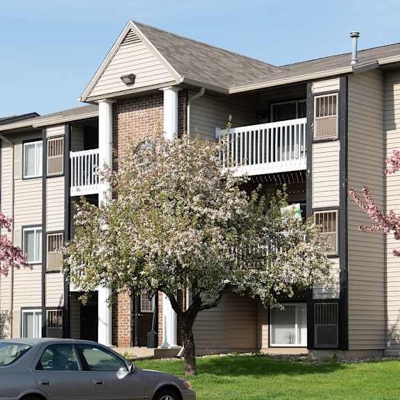exterior yorkshire place apartments
1504 yorkshire dr., howell, mi 48843