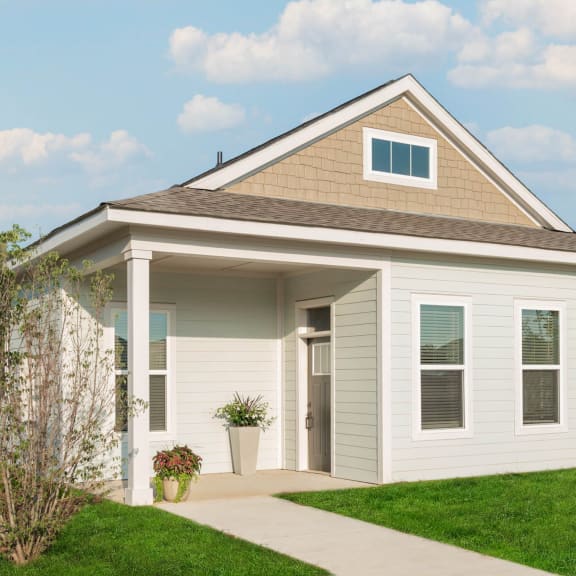 Thumbnail 2 of 4 Cottage-style 1BRx1BA with yard
