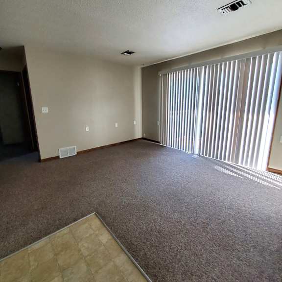 lake matherville manor living room