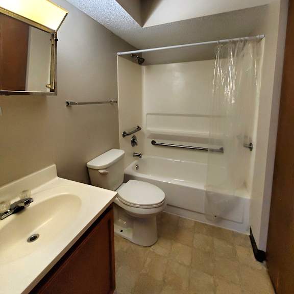 lake matherville manor bathroom