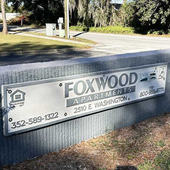 a sign for foxwood apartments in washington.