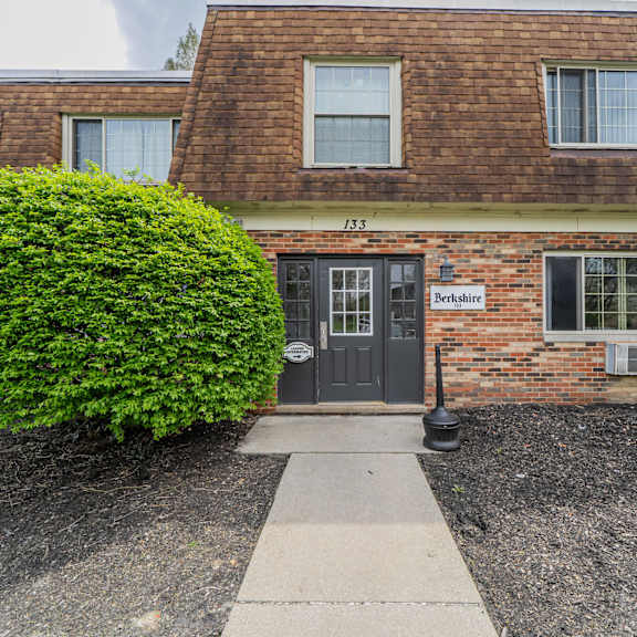 arbors of chardon berkshire building front entryway exterior