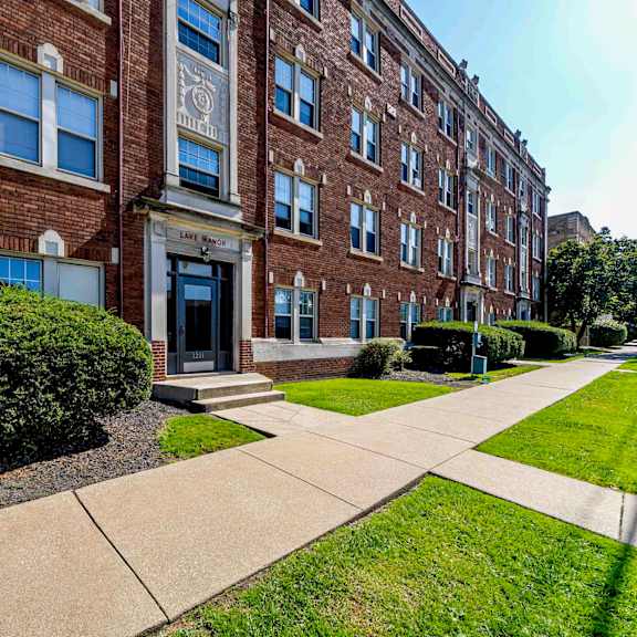 lake manor exterior at integrity gold coast apartments, cleveland, 44102