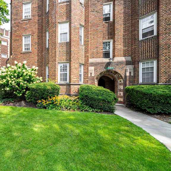 outdoor green space at heights collection apartments, cleveland heights 44106