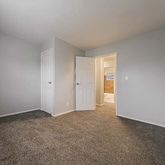 blank room at river run apartments, ohio, 44485