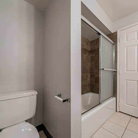 master bathroom at river run apartments, warren, oh, 44485