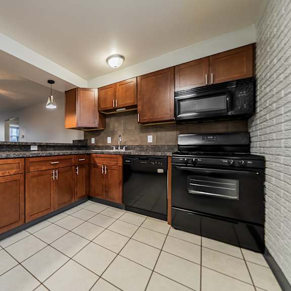 modern kitchen at river run apartments, warren, 44485