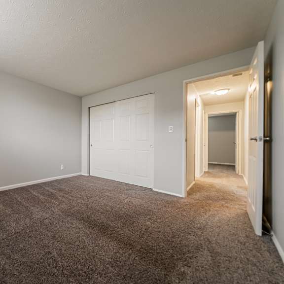 ready to move room at river run apartments, warren, 44485