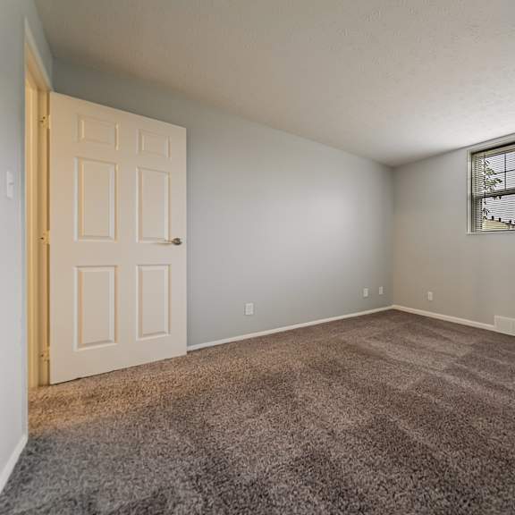 open space at river run apartments, warren, 44485