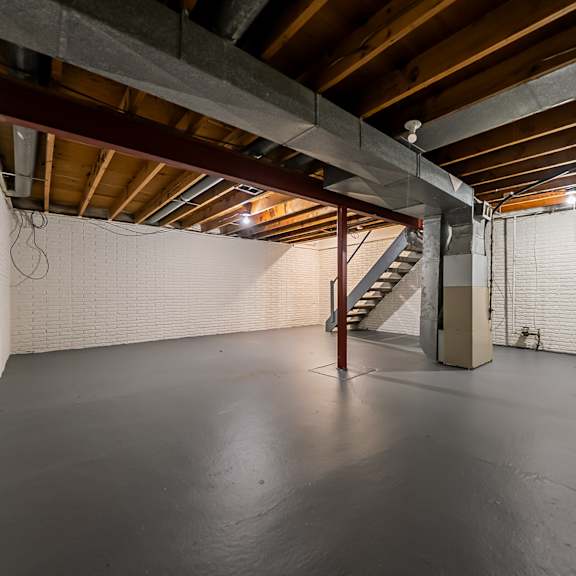 spacious attic room at river run apartments, warren, oh, 44485
