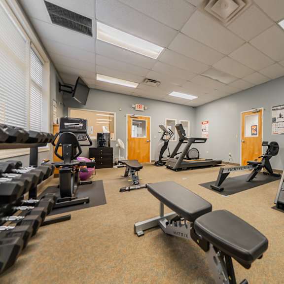 fitness center at river run apartments, warren, oh