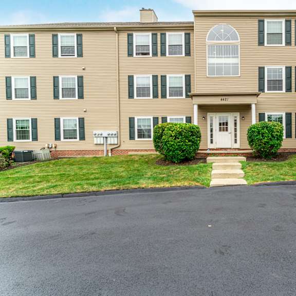 building exterior view at renova of brunswick apartments, ohio, 44212